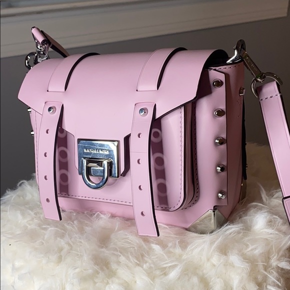 Michael Kors Manhattan Pale Lilac Messenger - Picture 1 of 3